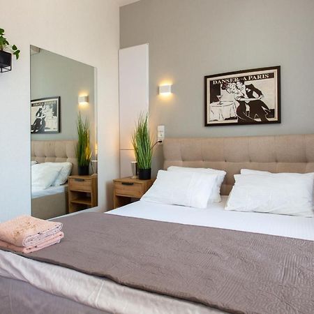 Modern Studio Beside Metro Yaroslava Mudroho, Universytet - Chernyshevska Str 95-7 Kharkiv Bagian luar foto