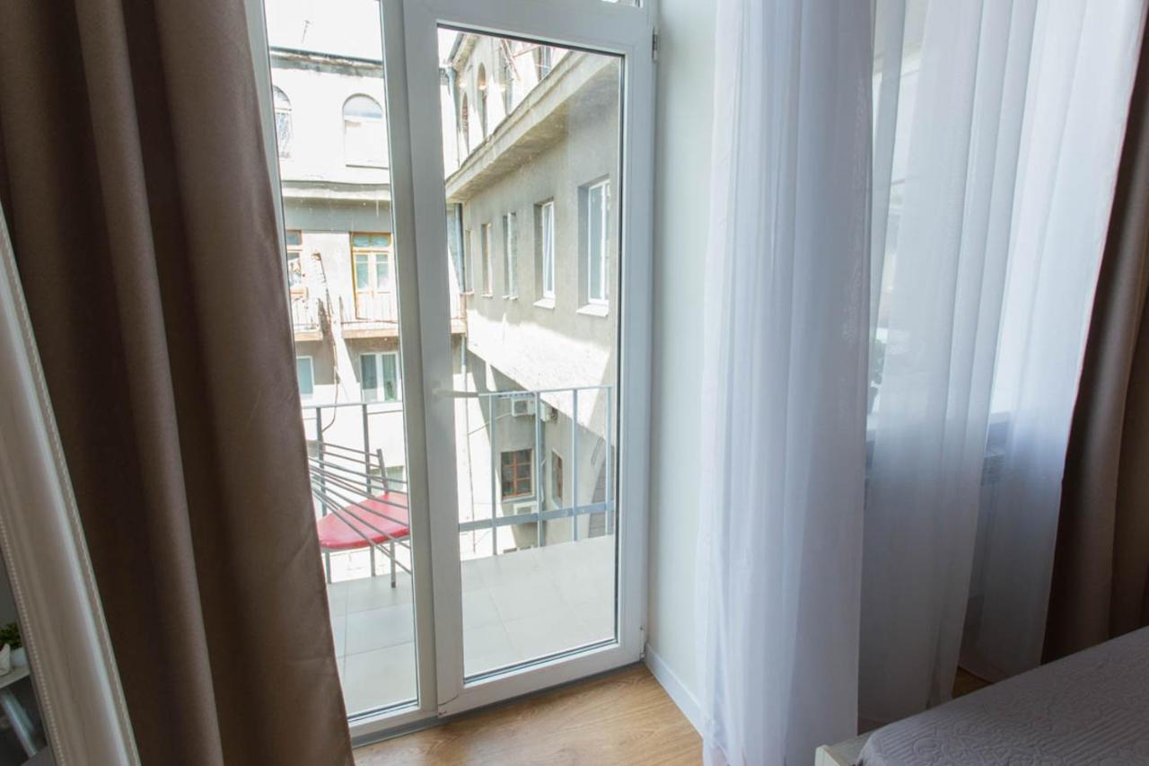Modern Studio Beside Metro Yaroslava Mudroho, Universytet - Chernyshevska Str 95-7 Kharkiv Bagian luar foto