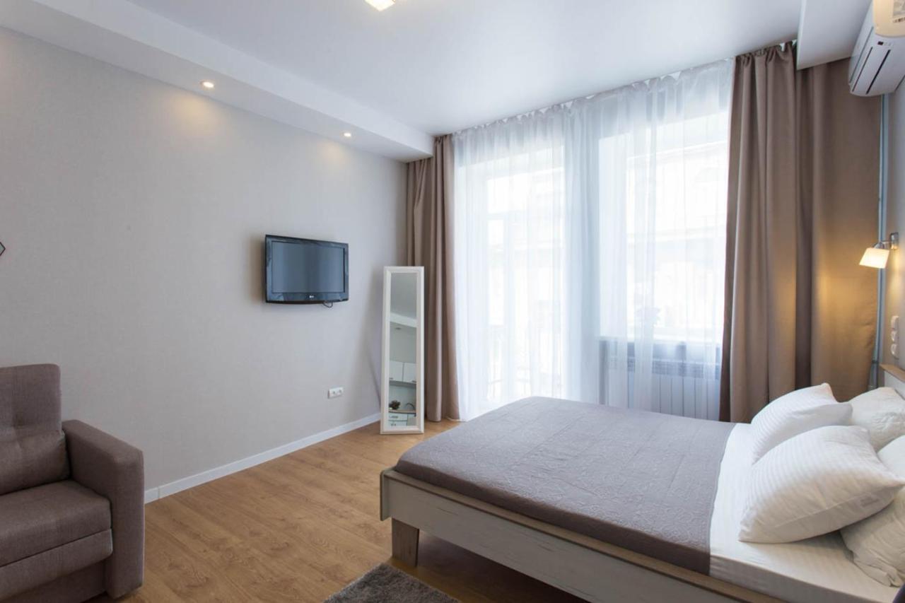 Modern Studio Beside Metro Yaroslava Mudroho, Universytet - Chernyshevska Str 95-7 Kharkiv Bagian luar foto